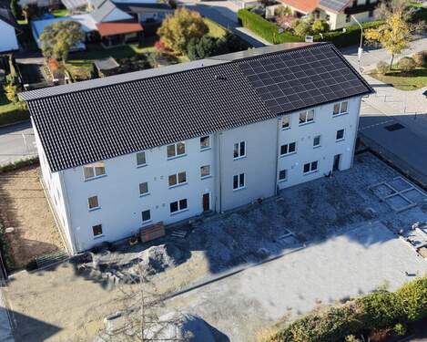 Eingang_Stellplätze - 4 Zimmer Etagenwohnung zum Kaufen in Parkstetten