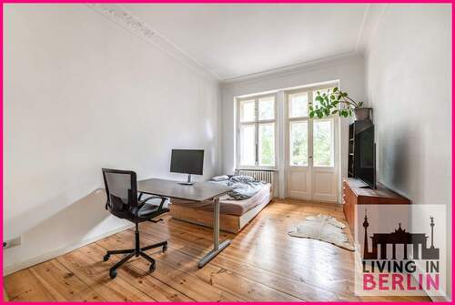 Wohnzimmer mit Balkon - 