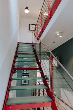elegante gerade Treppe - Ihr eleganter Weg nach oben - stilvolles Einfamilienhaus bezugsfertig!