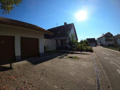 Ansicht von Gartenstrasse 2 - Zweifamilienhaus mit Einliegerwohnung, großem Garten, Doppelgarage & Nebengebäude