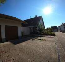 Zweifamilienhaus mit Einliegerwohnung, großem Garten, Doppelgarage & Nebengebäude - Endingen Königschaffhausen