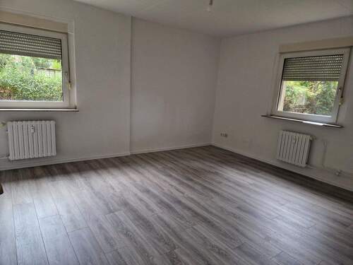 Wohnzimmer - Frisch renovierte 2-Zimmer-Wohnung in ruhiger Lage