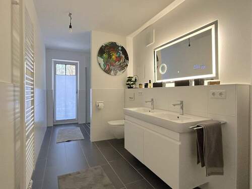 Bad mit Doppelwaschbecken - 