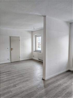 Wohnen/Essen - NEU SANIERT! 3R-Wohnung mit Stellplatz 80 m² (EBK) ***Vermieter-Bonus 2 Kaltmieten geschenkt***