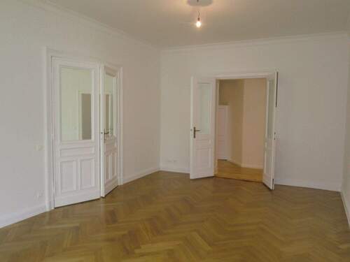 Wohnzimmer - 5 Zimmer Etagenwohnung zum Kaufen in Berlin