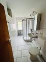 Badezimmer mit Dusche - 