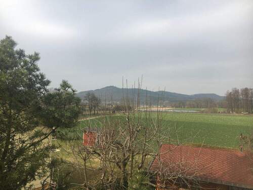 herrlicher Blick in die Ferne - 4-Zimmerwohnung in einem gepflegten Ortsteil von Bad Staffelstein in Unterzettlitz!