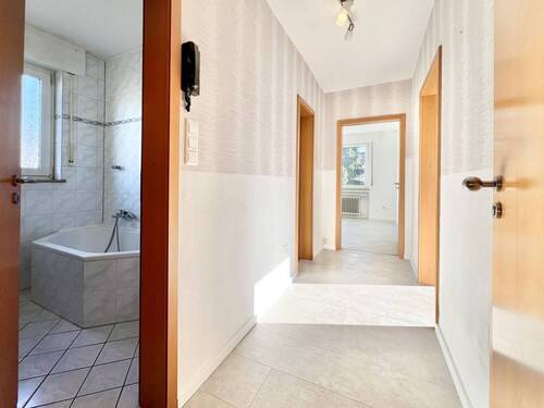 WE2 Wohnungseingang + Flur OG - 