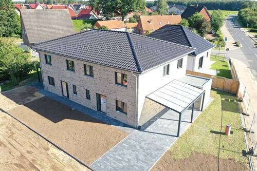 Seitenansicht rechts - 1 Zimmer Mehrfamilienhaus, Wohnhaus in Geeste