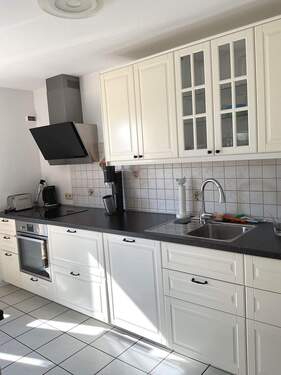 Küche mit Einbauküche - 