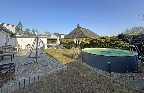 Garten mit Pool - 3 Zimmer Einfamilienhaus in Rellingen