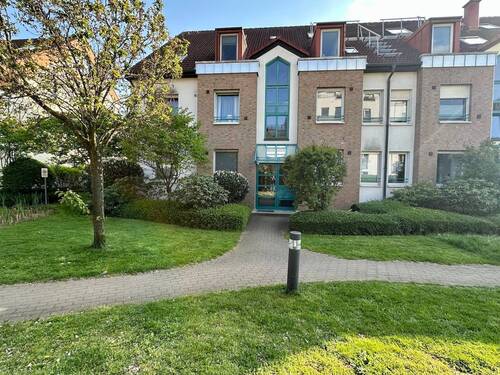 Hausansicht Vorderseite - Gut geschnittene Etagenwohnung in beliebter Wohnlage