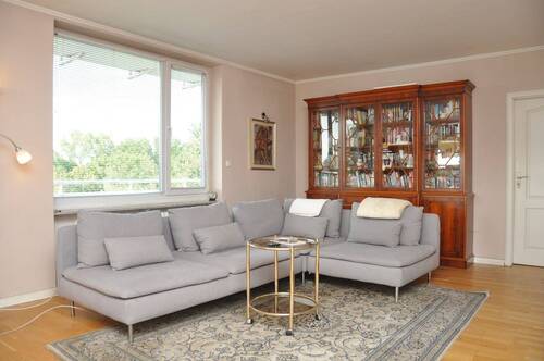 Wohnbereich - 4 Zimmer Etagenwohnung zum Kaufen in Düsseldorf