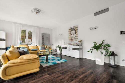 Wohnzimmer im Erdgeschoss - 6 Zimmer Mehrfamilienhaus, Wohnhaus zum Kaufen in Berlin