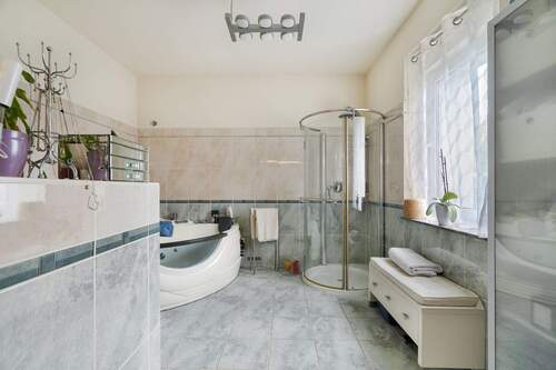 Badezimmer im Erdgeschoss - 