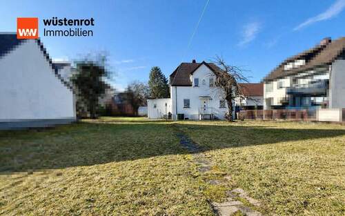 Außenansicht - Einfamilienhaus auf großzügigem Grundstück mit Entwicklungspotenzial