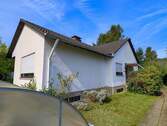 Vorgarten mit Haustür - 