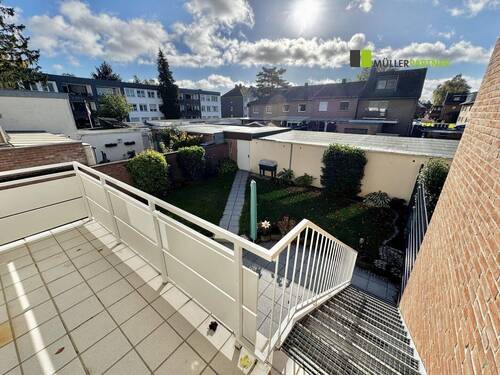 Blick vom Balkon in den Garten - Mehrfamilienhaus, Wohnhaus mit 178,00 m² in Eschweiler / Dürwiß zum Kaufen