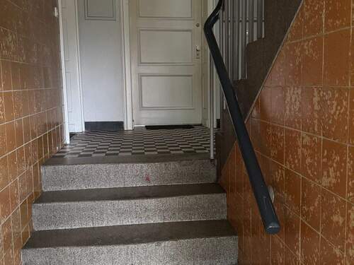 Treppenhaus - Etagenwohnung mit 59,40 m&sup2; in Essen zur Miete