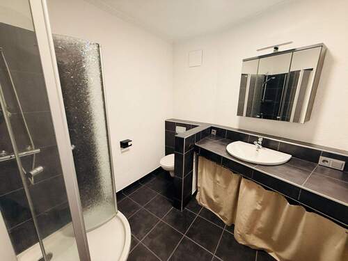 18 Badezimmer mit Dusche - 