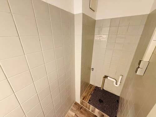 21 Gäste WC:Waschmaschinenstellplatz - 