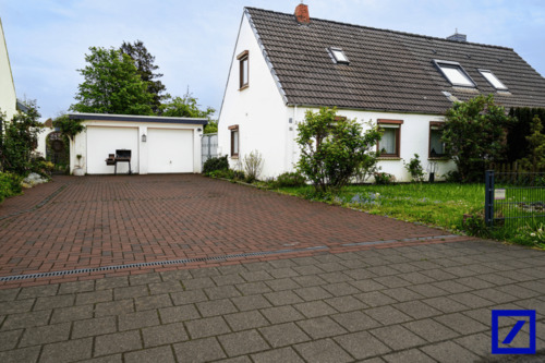 Außenansicht - Charmante Doppelhaushälfte mit Wintergarten, großem Grundstück & viel Potenzial in Bremen
