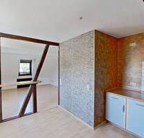 Gemütliche 4-Zimmer-Dachgeschosswohnung über 2 Etagen mit EBK - Niederbrombach