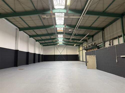 Halle - Halle Nähe Autobahnausfahrt Holzhauser Str. zu mieten