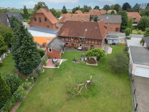 Garten und Einfahrt - 