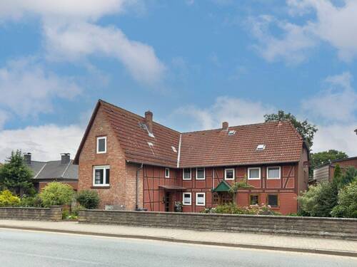 Straßenperspektive - Historisches Fachwerkjuwel zum Verlieben