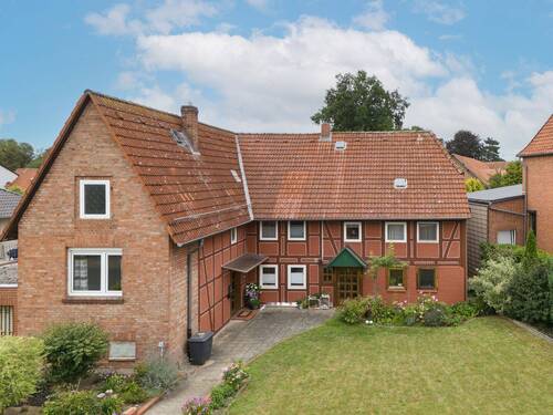 Luftaufnahme front rechts - 9 Zimmer Einfamilienhaus zum Kaufen in Ilsede