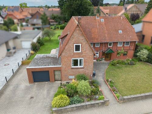 Luftaufnahme front links - 9 Zimmer Einfamilienhaus in Ilsede