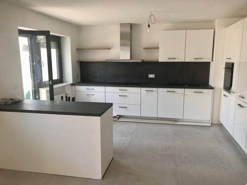 Neue Einbauküche - Doppelhaushälfte mit 197,00 m&sup2; in Schriesheim zur Miete