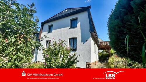 Außenansicht - Geräumiges Doppelhaus in bester Lage