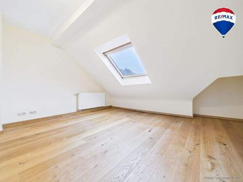 REMAX Immobilien DeLux Einfamilienhau Schlafzimmer Merzig Mark Borowicz - 