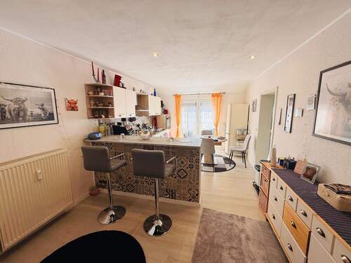 6 Eingangsbereich mit Küche - 