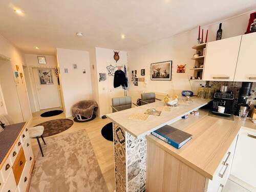 7 Küche mit Einbauküche - 