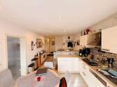 8 Küche mit Einbauküche - 