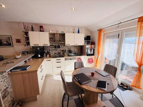 9 Küche mit Loggia - 