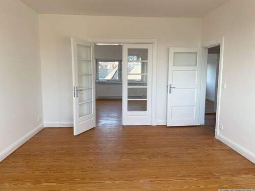 Blick von Zi 2 ins Zi 1 - 4 Zimmer Etagenwohnung zur Miete in Kiel