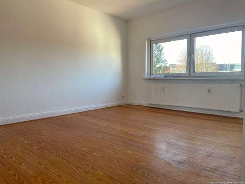 Wohnzimmer 1 - 4 Zimmer Etagenwohnung in Kiel