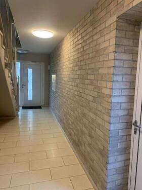 Eingang Wohnung mit Blick nach draußen.jpg - 