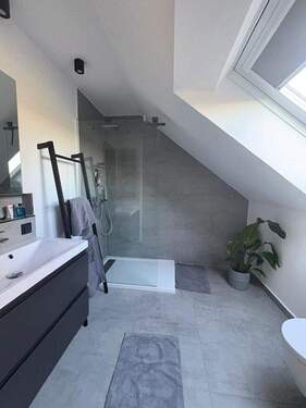 Bad mit Walk-In Dusche DG - 