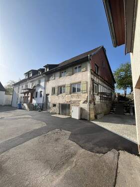 Bauernhaus front - 5 Zimmer Mehrfamilienhaus, Wohnhaus zum Kaufen in Konstanz