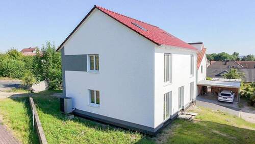 3 Straßenseite - 8 Zimmer Einfamilienhaus in Friedland