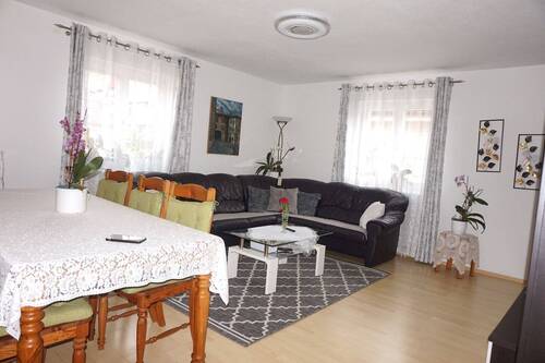 Wohnzimmer - 3 Zimmer Etagenwohnung zum Kaufen in Schramberg