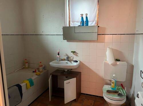 3 Badezimmer im EG.jpg - Einfamilienhaus mit 100,00 m&sup2; in Schweickershausen zum Kaufen