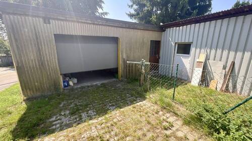 Garage mit Schuppen - 