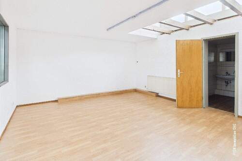 Büro in der Werkhalle - 