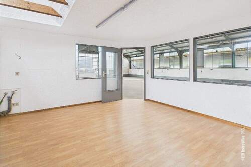 Büro in der Werkhalle - 